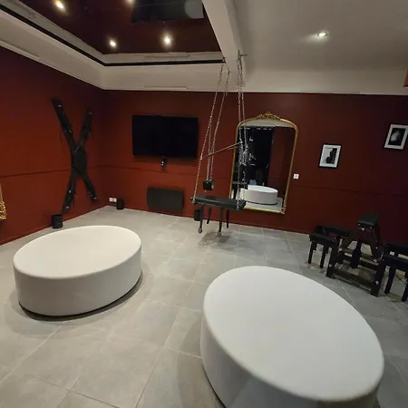 - Jacuzzi - Salle De Jeux Complete Remeš